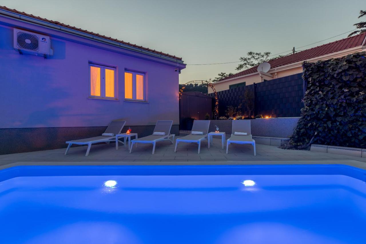 Villa Katess With Heated Pool Split Exterior foto